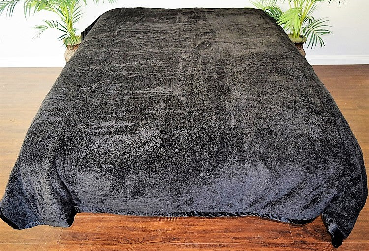 White Tiger 12+ lb Reversible Korean Mink Style Borrego Blanket Set with 2 Pillowcases – King