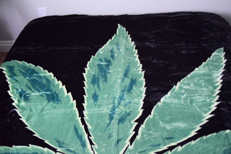 Cannabis Leaf 5 lb Korean Mink Style Blanket – Queen