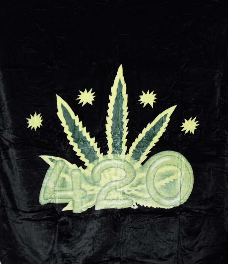 Cannabis Leaf 420 5 lb Korean Mink Style Blanket – Queen