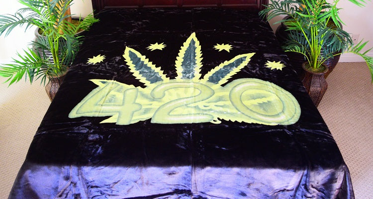 Cannabis Leaf 420 5 lb Korean Mink Style Blanket – Queen