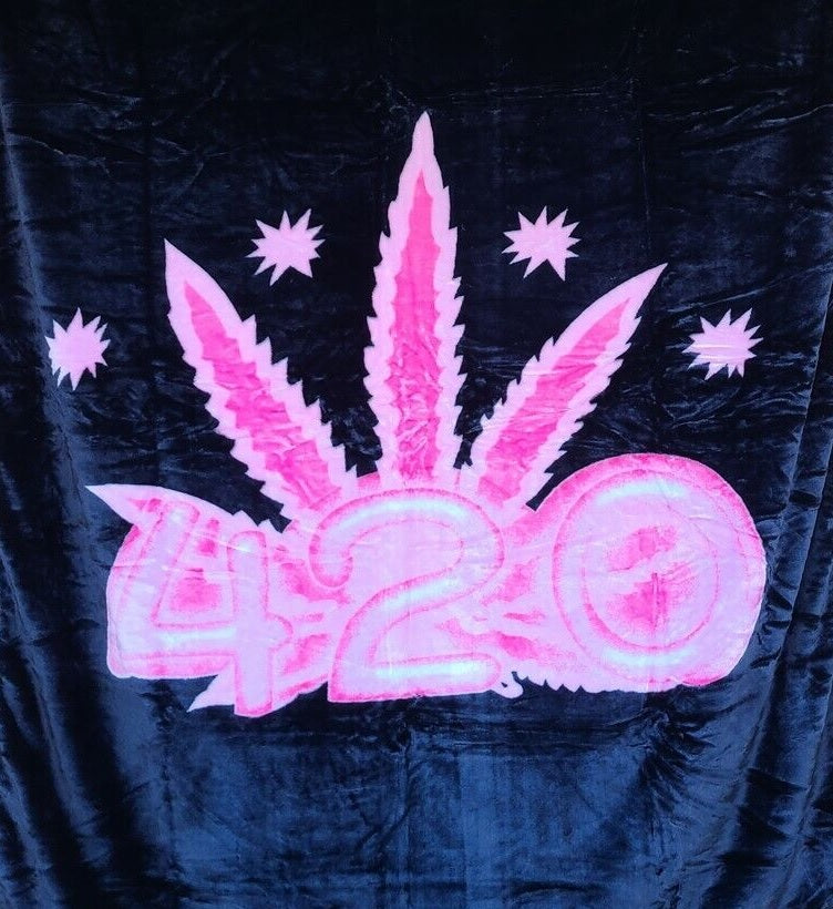 Cannabis Leaf 420 5 lb Korean Mink Style Blanket – Queen